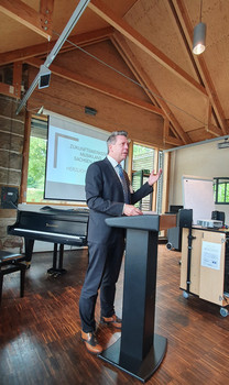 Kulturstaatssekretär Dr. Putz bei Musikland
